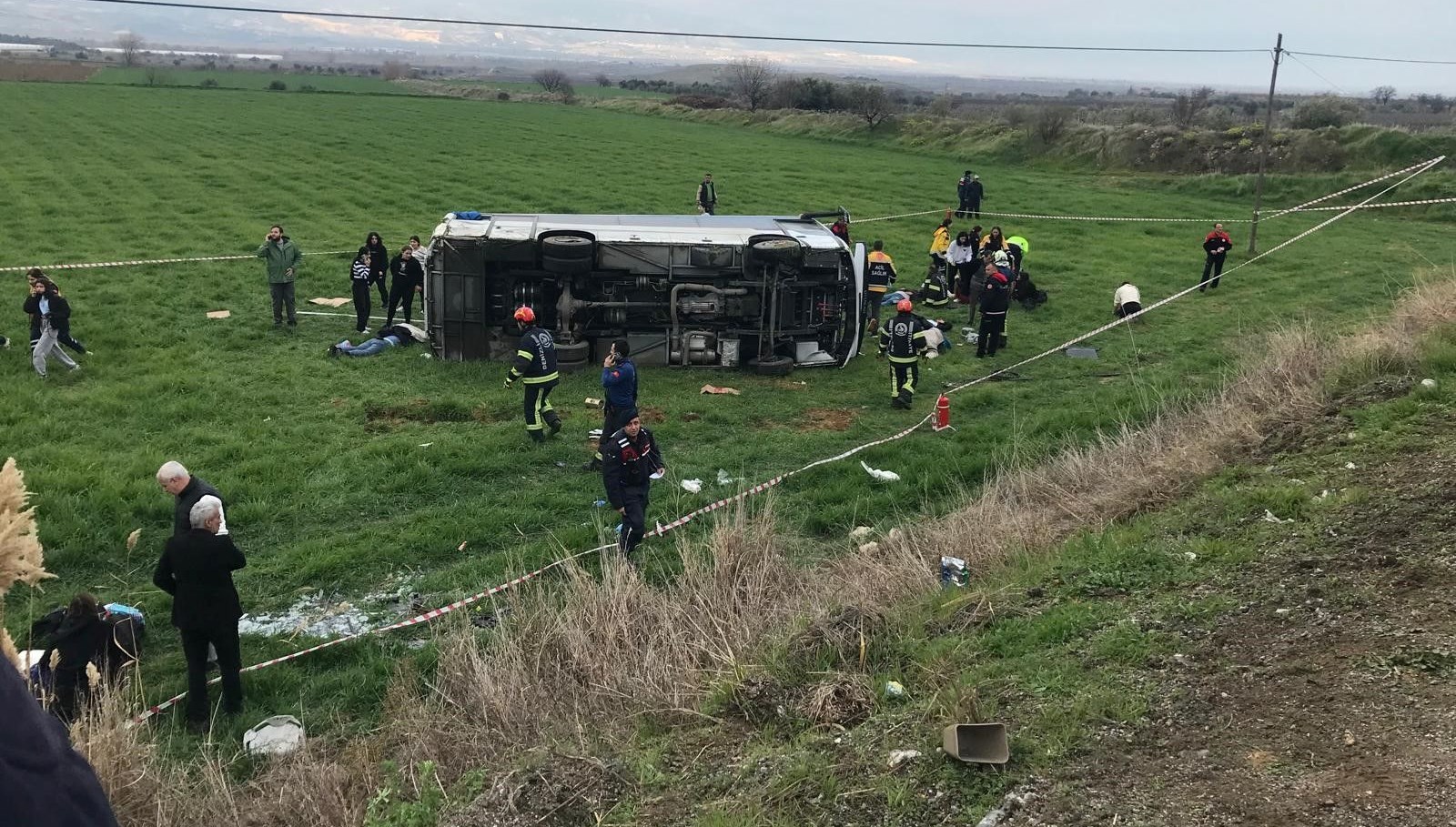 Denizli’de öğrencileri taşıyan servis midibüsü devrildi: İki ölü, 26 yaralı