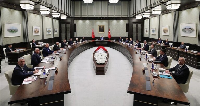 kabine-ahlatta-toplaniyor-egbFKe3L.jpg
